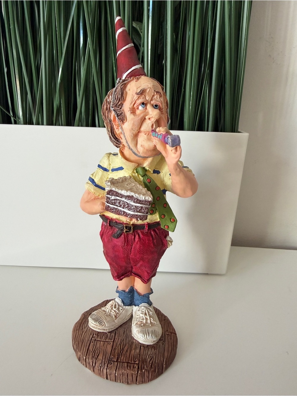 Russ Berrie Doug Harris Happy Birthday Figurine Cake Party 9”